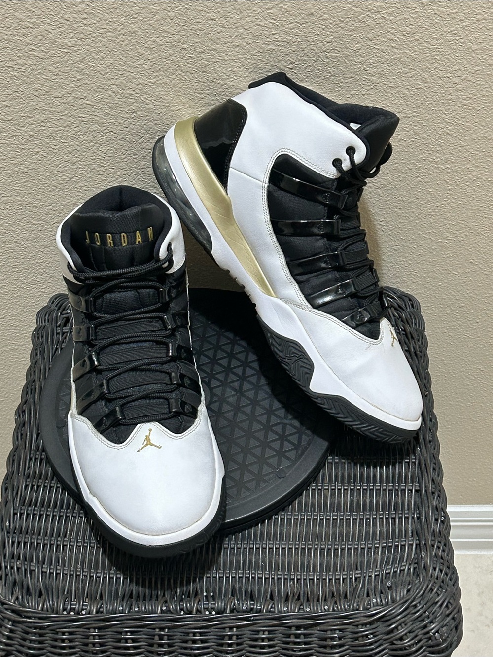 Size 12 Jordan Max Aura White Metallic Gold Black AQ9084-107